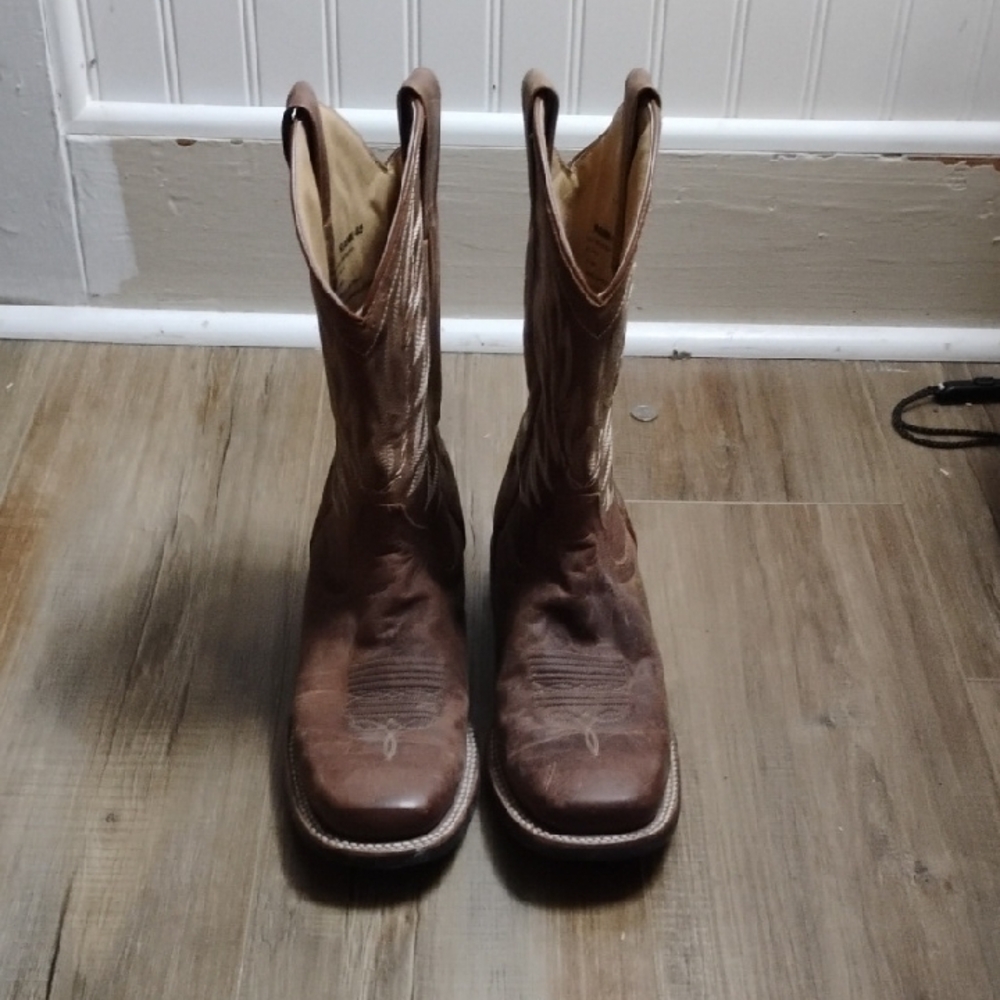 Woman's Boot - image 1